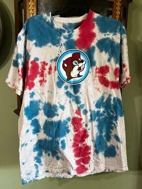 Buc-ees Let’s Get It Poppin July 4th Tie Dye Red White Blue Tee XL